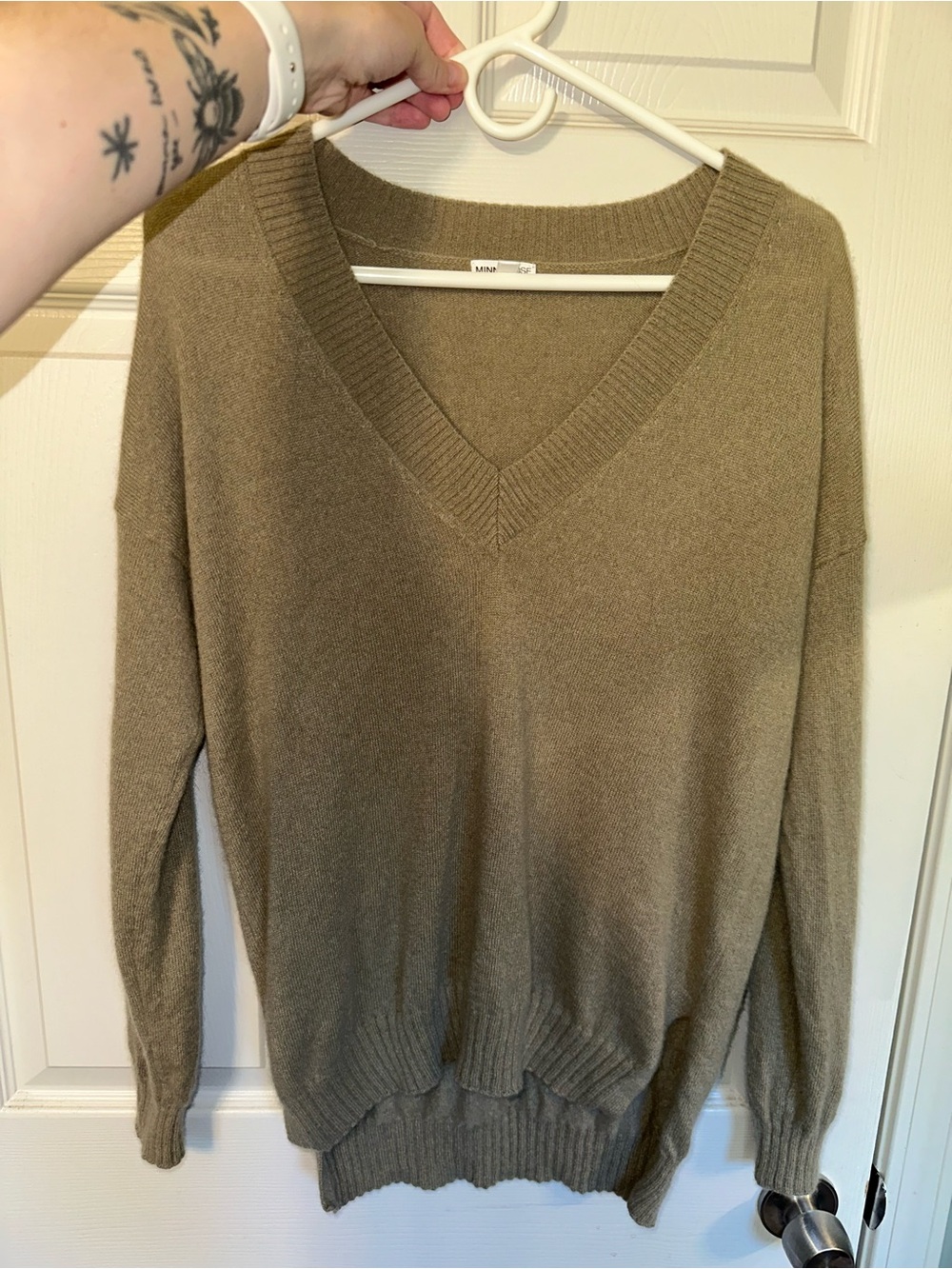 GUC XS Minnie Rose v neck cashmere sweater